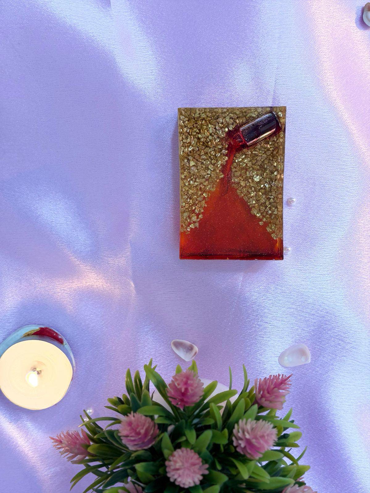 Golden Spill Elegance – Resin Art Showpiece