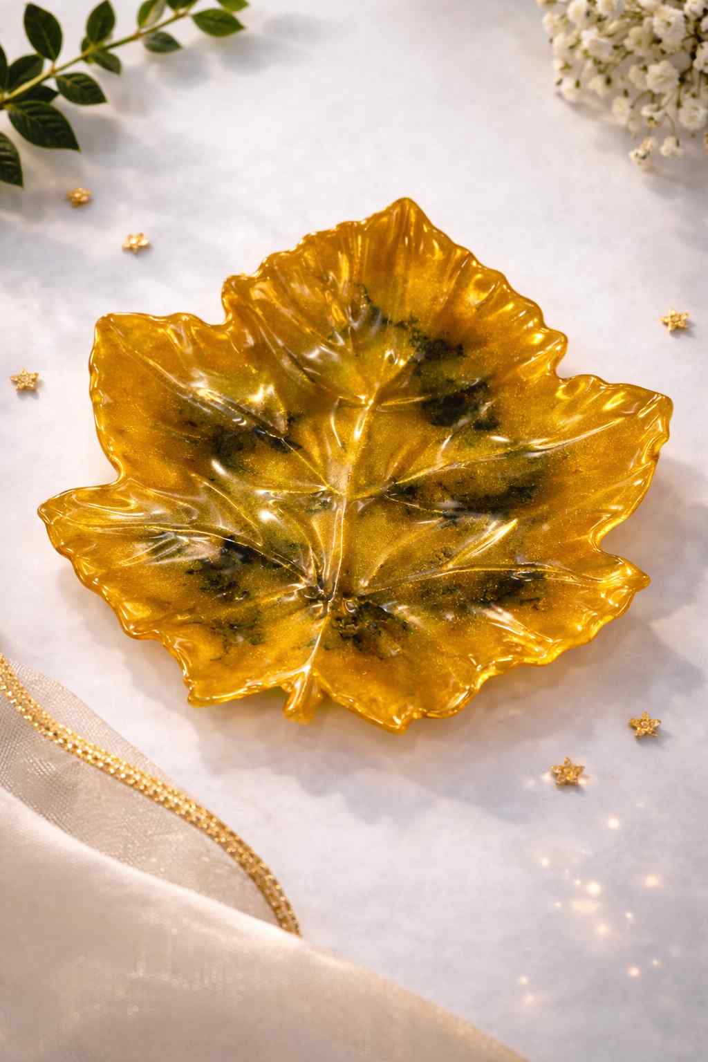 LUXURY RESIN LEAF POT